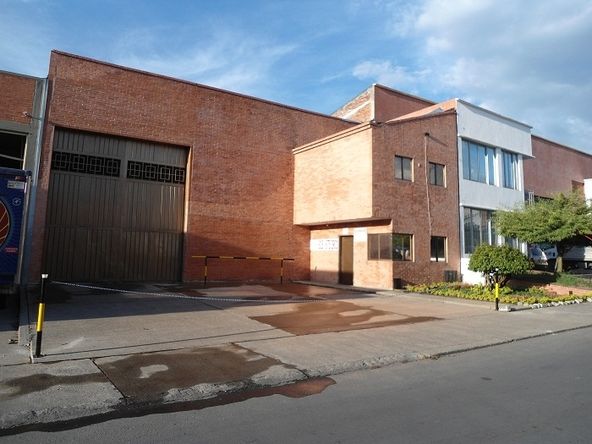 Warehouse: Parque Industrial Y Comercal Tulua A-2, Tulua, AK 00000